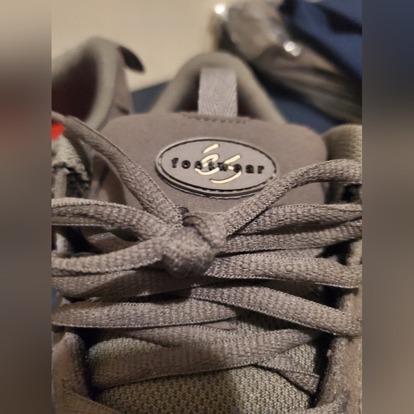 eS Quattro Grey Gum Skate Shoe size 8 EUC 🛹 - Picture 7 of 10